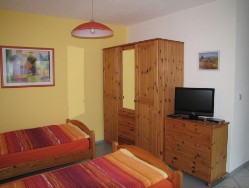 big_14723853_0_250-188